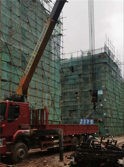 柳林县“慢工细活”—— 吊车的 “微动控制” 技术