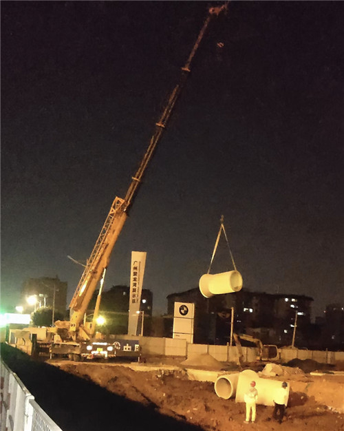 柳林县“弯臂矫正”—— 吊车的 “形变补偿” 技术