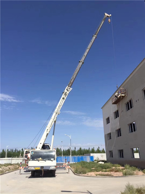 柳林县“轻装强干”—— 吊车的 “轻量化臂架” 技术